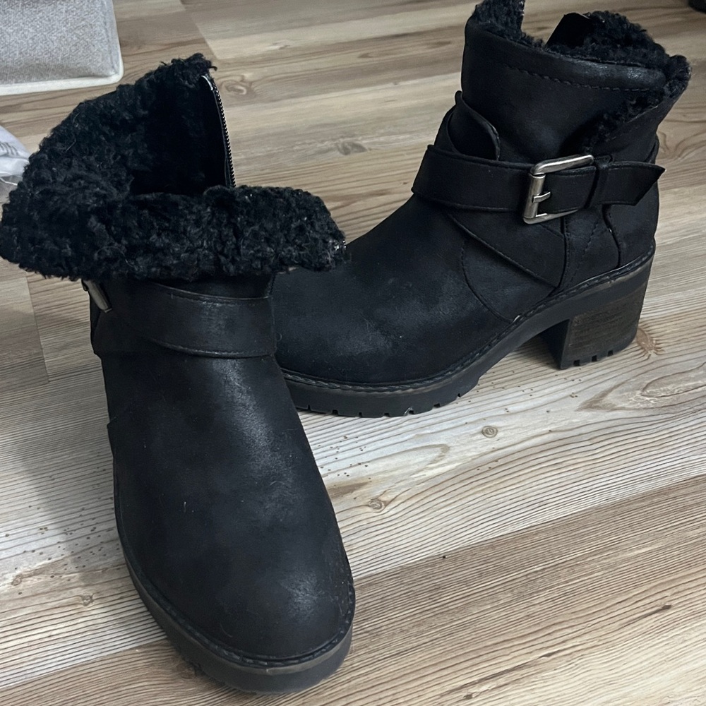 CLEAR OUT Crown Vintage Jolie
Black Faux Fur Ankle Boots